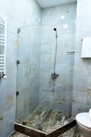 Отель MGK Hotel Тбилиси Стандартный двухместный номер с 1 кроватью-5